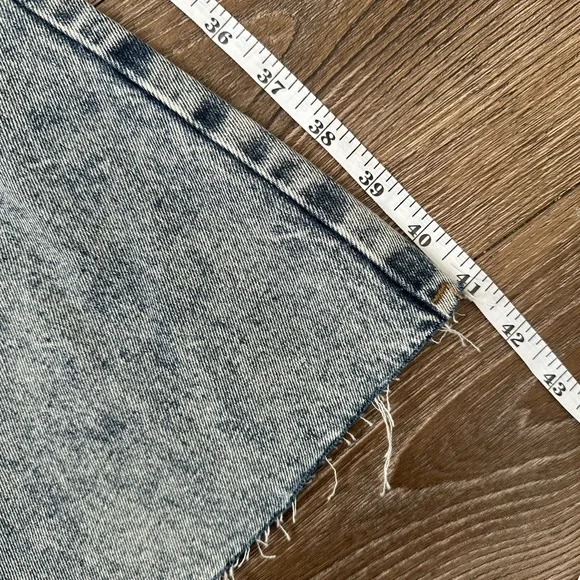 brand new cider distressed ripped light wash straight leg jeans with raw hem - Picture 6 of 7